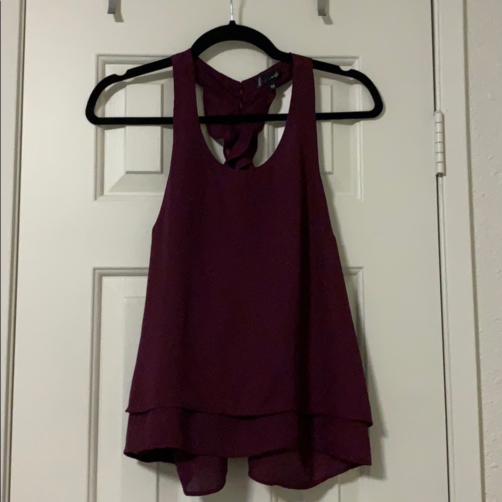 The Á Ruffled Tank Top (maroon)